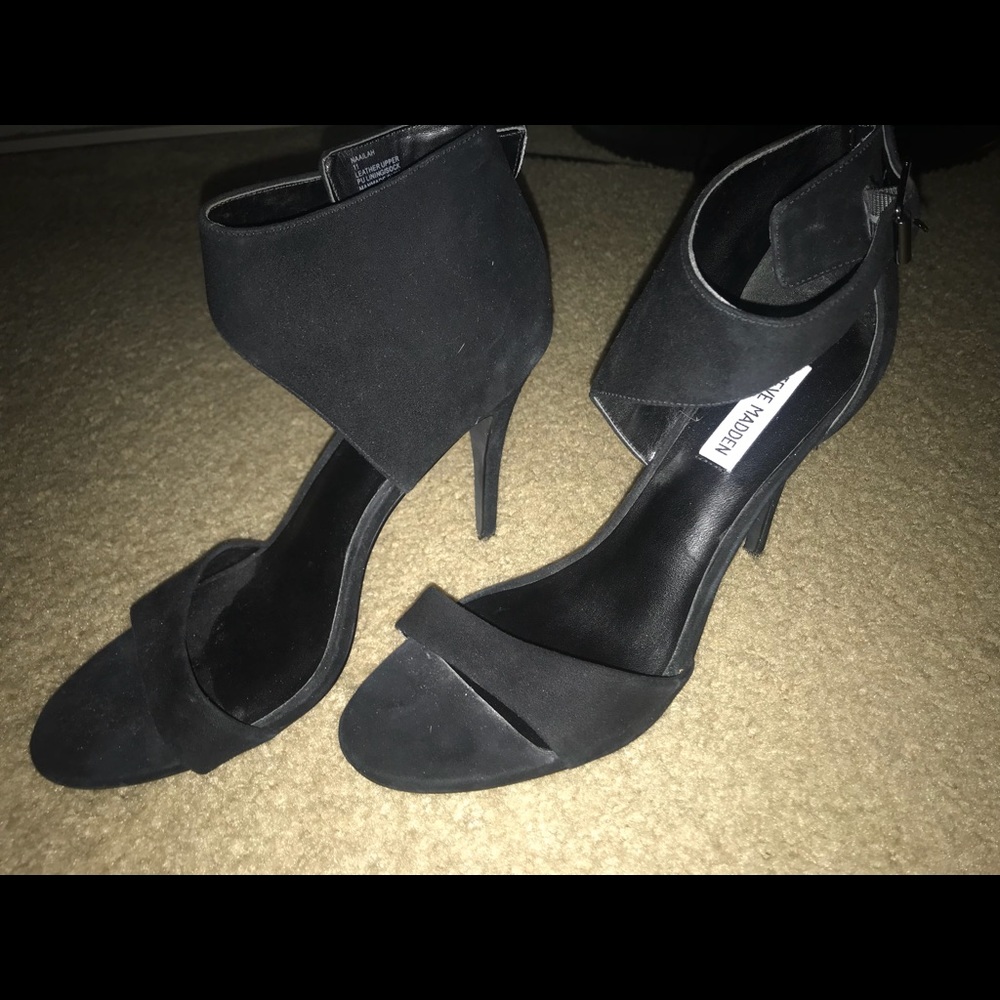 Never worn, Steve Madden Black Suede Heels